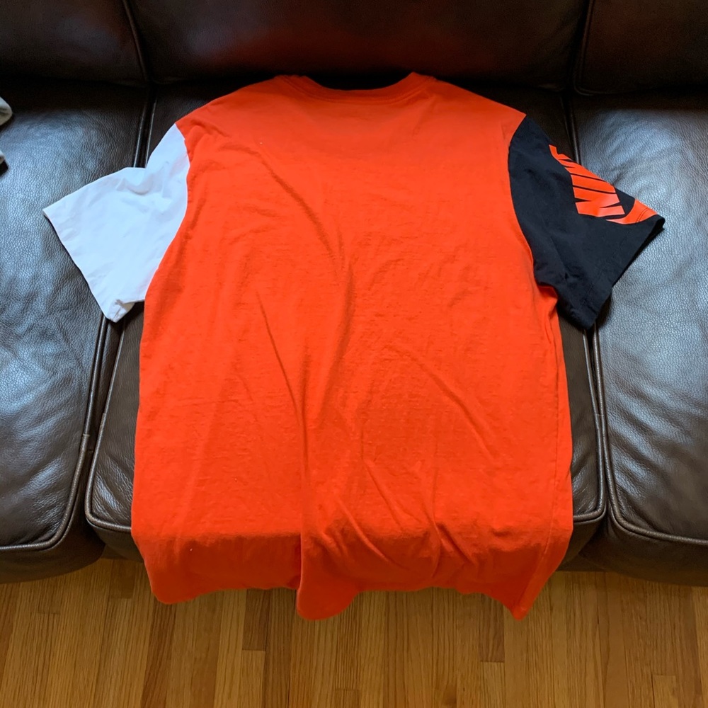 Men’s bike tee shirt medium